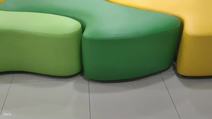 Dokumentasi furniture duduk modular berwarna hijau dan kuning dari Yen Yen